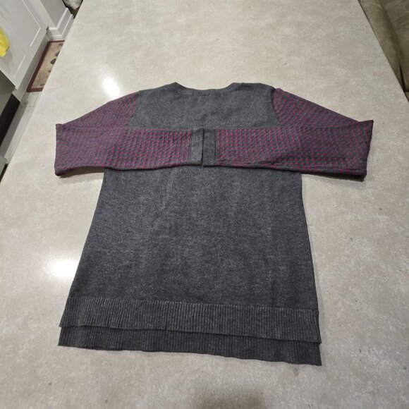 RW & Co. Women's Knit Long Sleeves Top w/Dots - Charcoal Grey/Red - Sze Medium - Picture 7 of 12